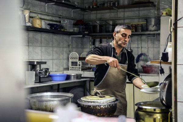Tablier de cuisinier personnalisé : l'allier parfait pour chefs amateurs et pros